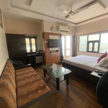 Hotel Sita Palace On Heritage Ghats Of Benaras Варанасі Екстер'єр фото