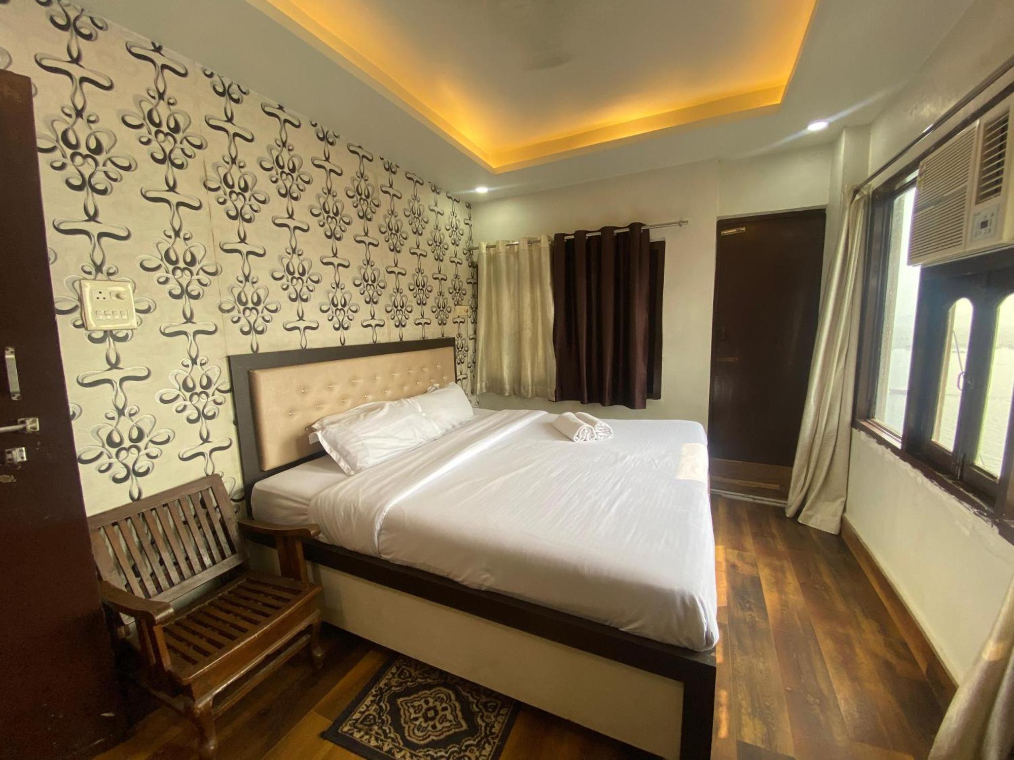 Hotel Sita Palace On Heritage Ghats Of Benaras Варанасі Екстер'єр фото